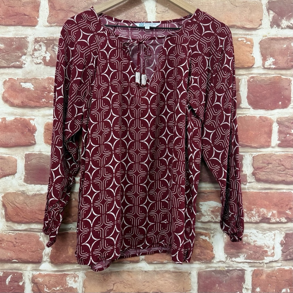Escapada Top Shirt Women's L Burgundy White Boho Batik Abstract Beaded Tassels